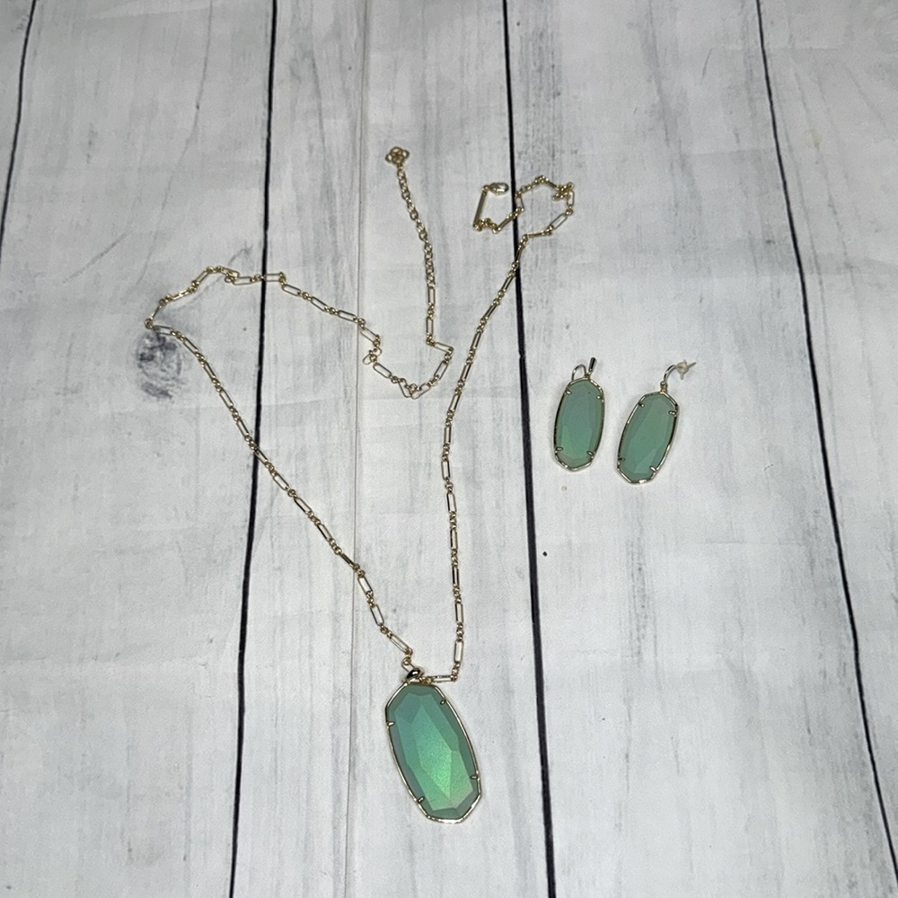 Kendra Scott necklace and earring set